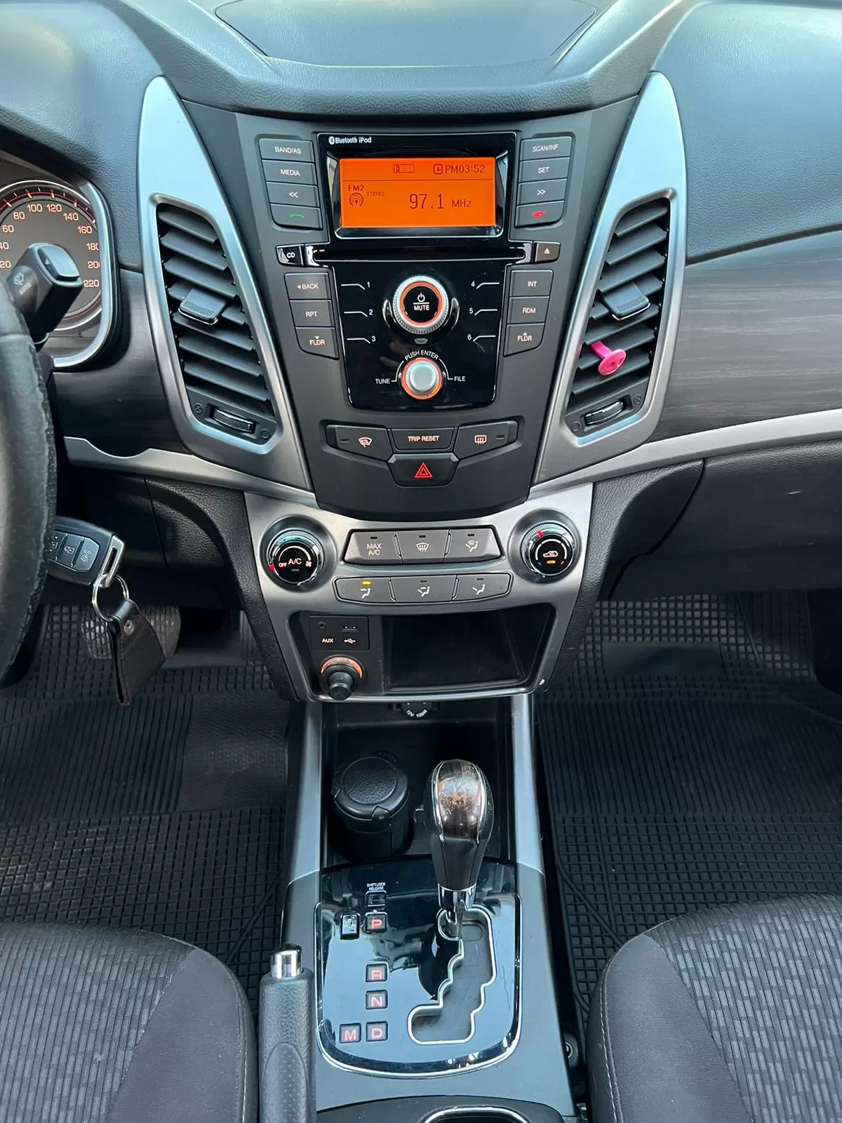 Ssangyong Korando D20T 2017 - SUV compacto, potente y elegante.