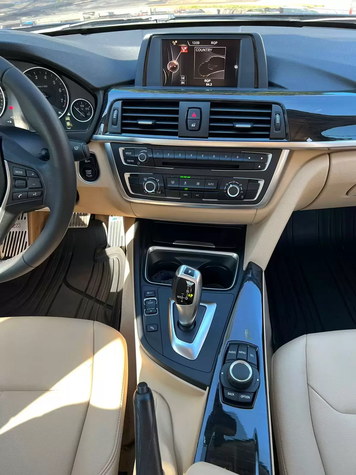 BMW 320i Luxury 2015 en Globalmotors: Lujo, rendimiento y elegancia.