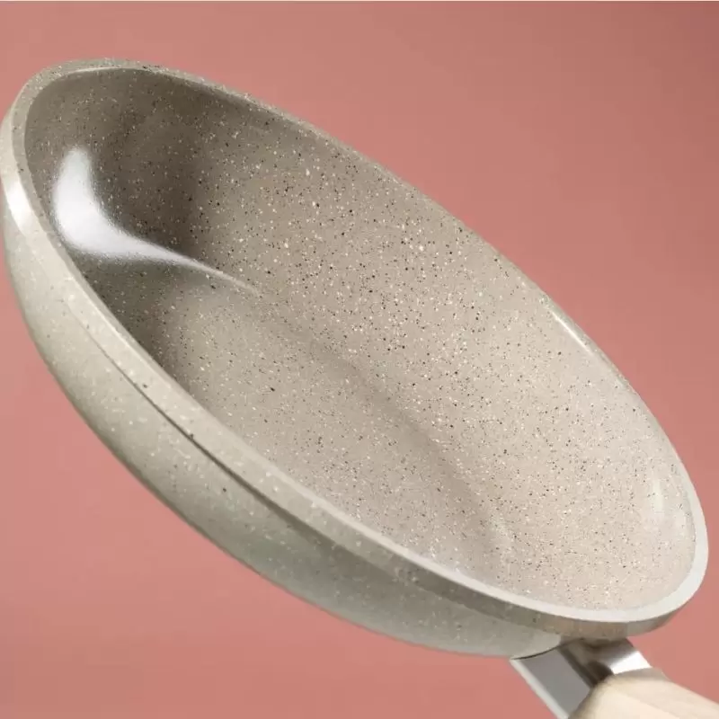 Sartén Oster 22CM Beige, antiadherente y apta para inducción.