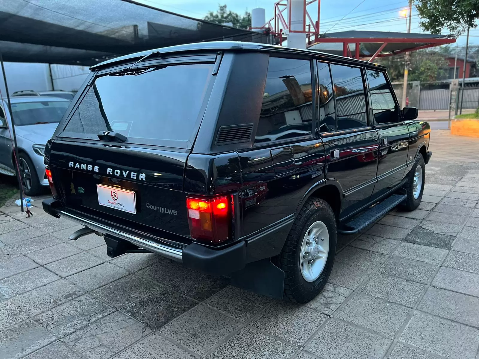 Range Rover County LWB 4×4 1995 en Globalmotors: lujo y potencia.