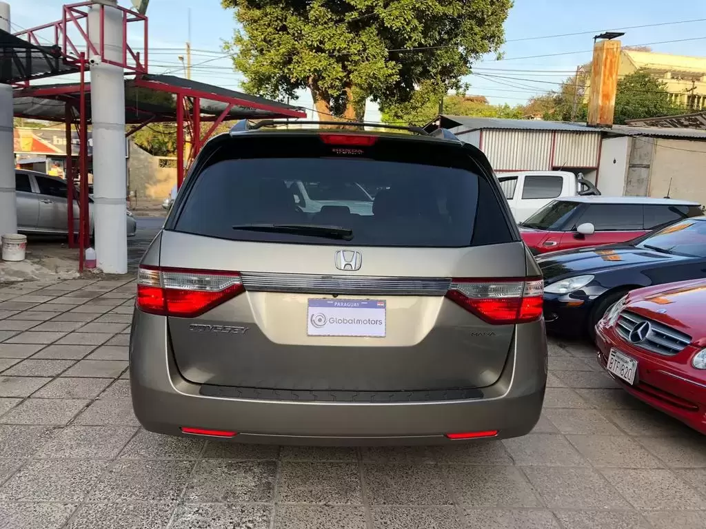 Honda Odyssey 2012 en Globalmotors: Espacioso, elegante y seguro para familias.