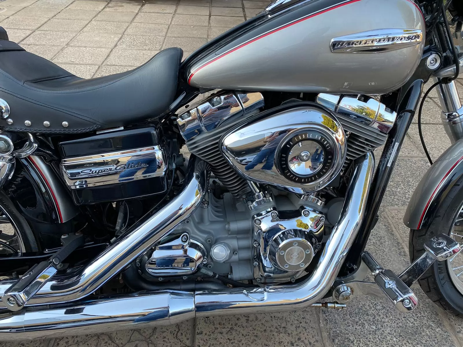 Harley Davidson Dyna Super Glide 2009 en Globalmotors, Asunción, Paraguay.