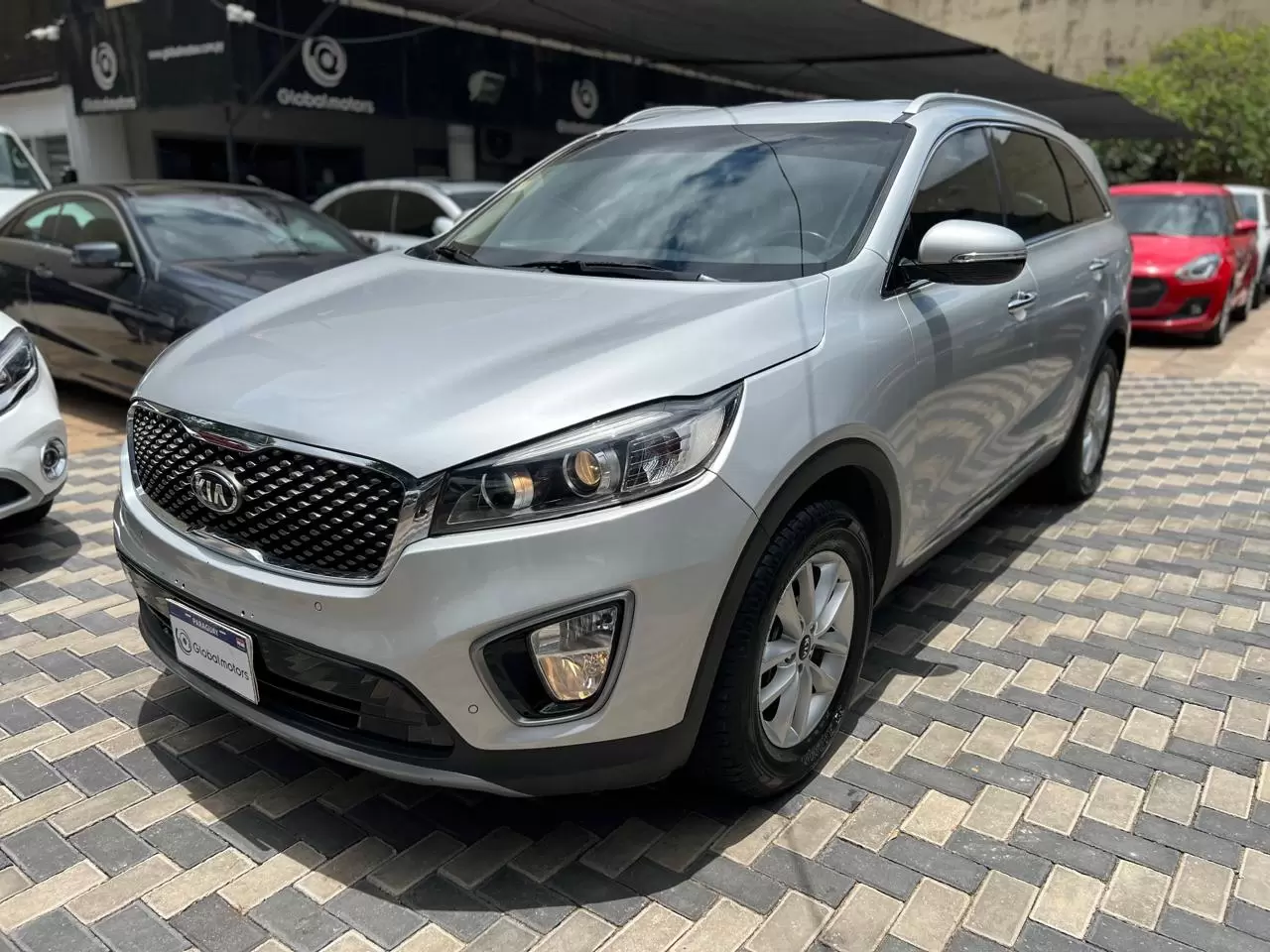 Kia Sorento 4×2 2016 en Globalmotors: Estilo, comodidad y seguridad.