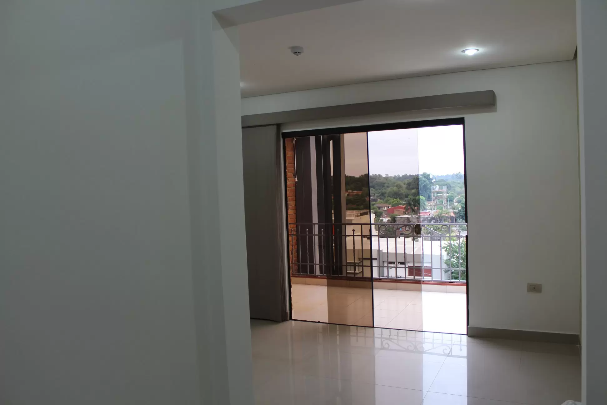 Departamento Moderno 83m2, 2 Parkings, Zona Primer Presidente, Alquiler