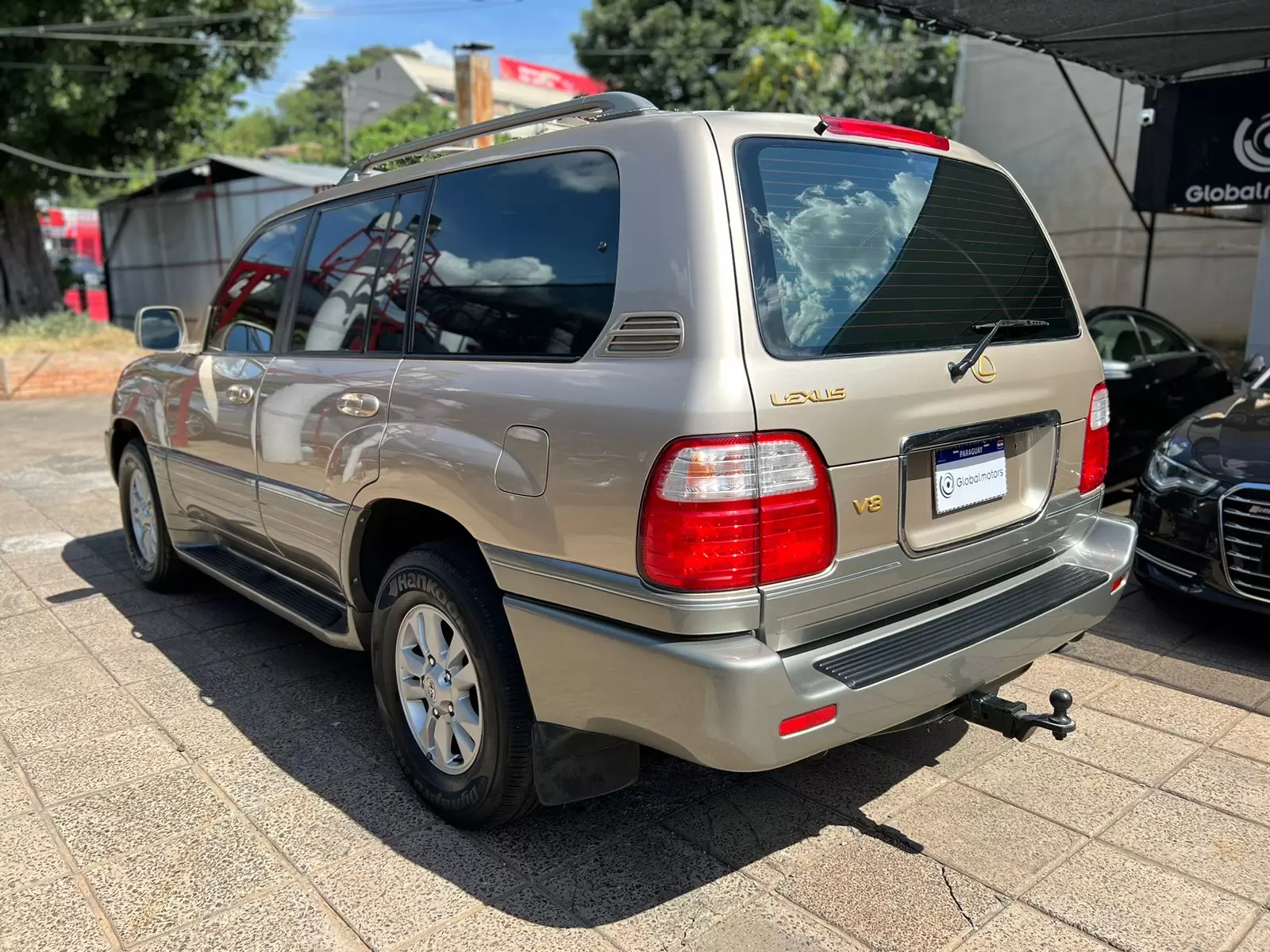 Lexus LX470 Land Cruiser 2000 en Globalmotors: Lujo y potencia.