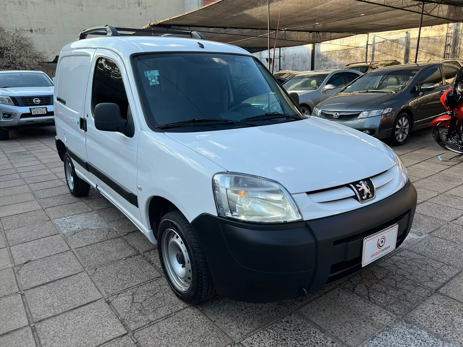 Peugeot Partner 2018 HDI Furgon - Amplio y eficiente.