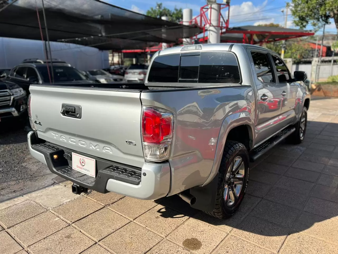 Toyota Tacoma Limited 4×4 2018 en Globalmotors: Resistente, versátil y lujosa.