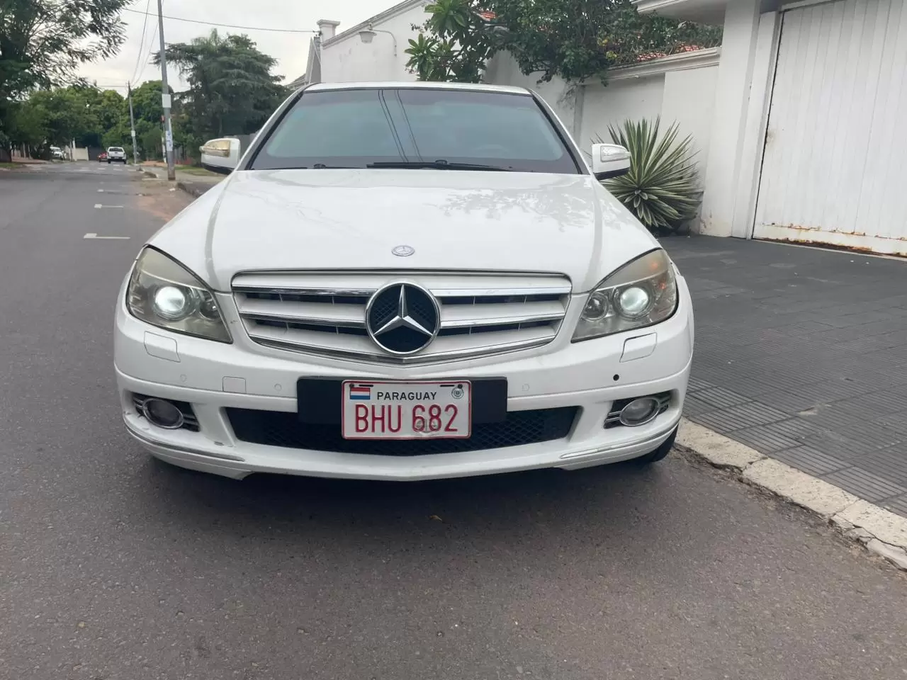 Mercedes Benz C300 2009 blindado, mecánico, cuero negro, impecable