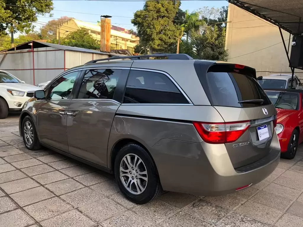 Honda Odyssey 2012 en Globalmotors: Espacioso, elegante y seguro para familias.