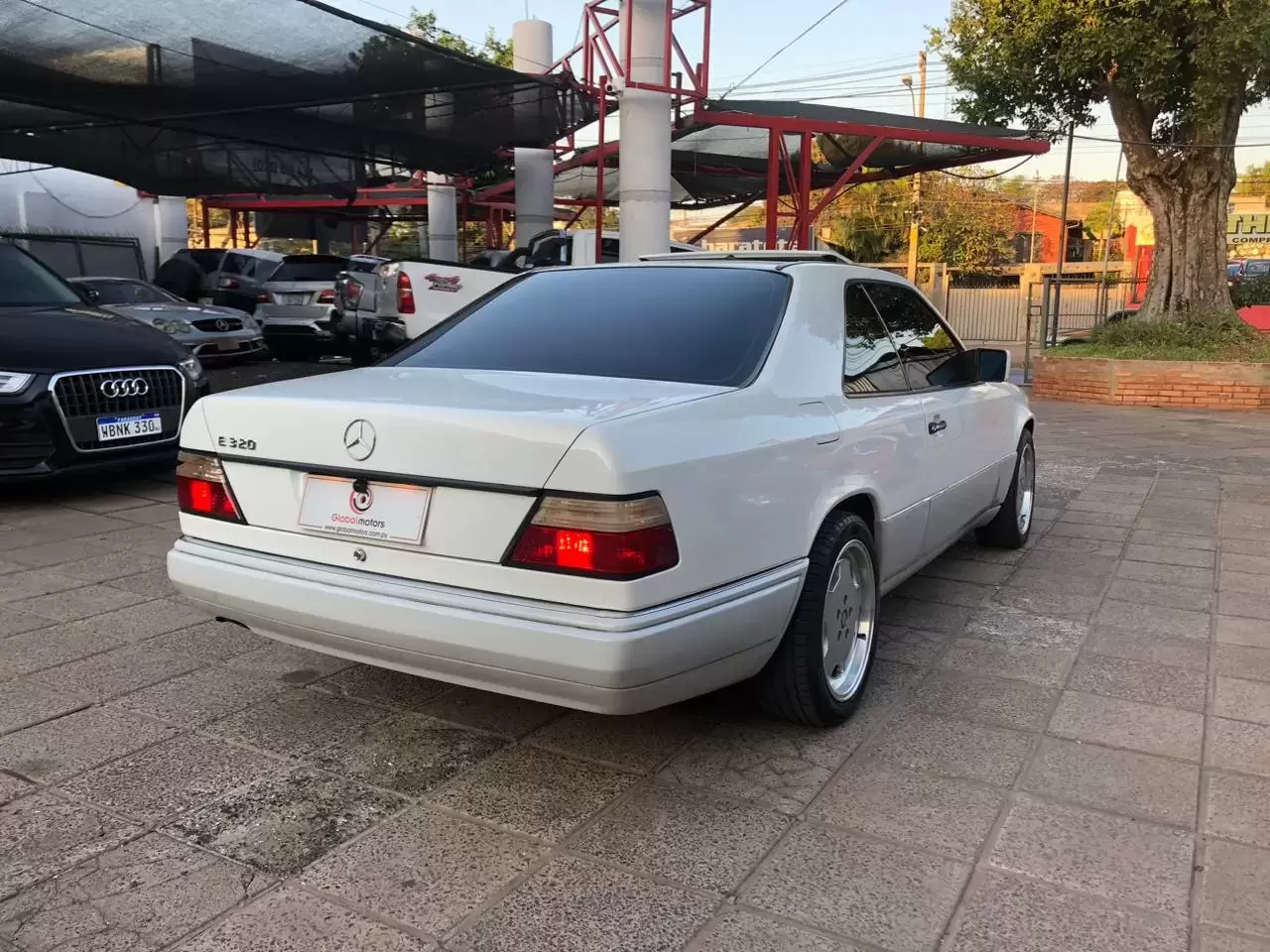 Mercedes Benz E320 Coupe 1994 en Globalmotors: Lujo y potencia.