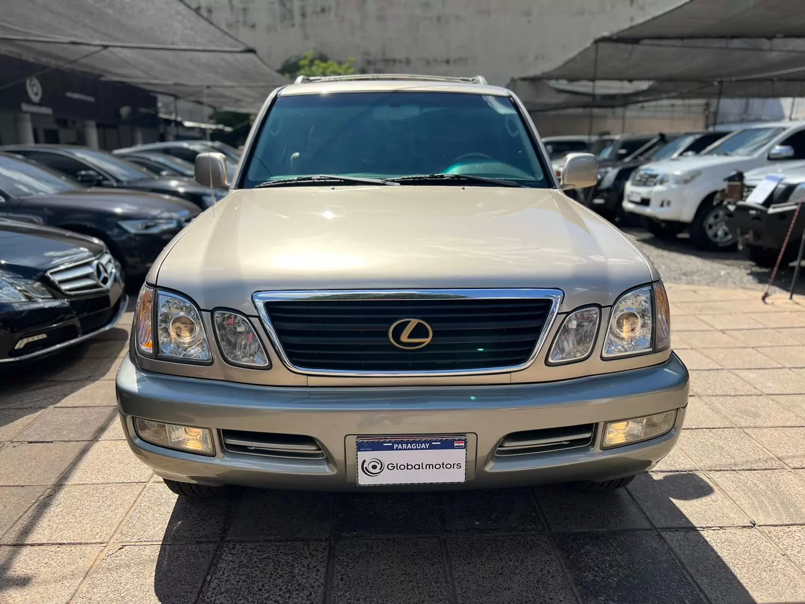 Lexus LX470 Land Cruiser 2000 en Globalmotors: Lujo y potencia.