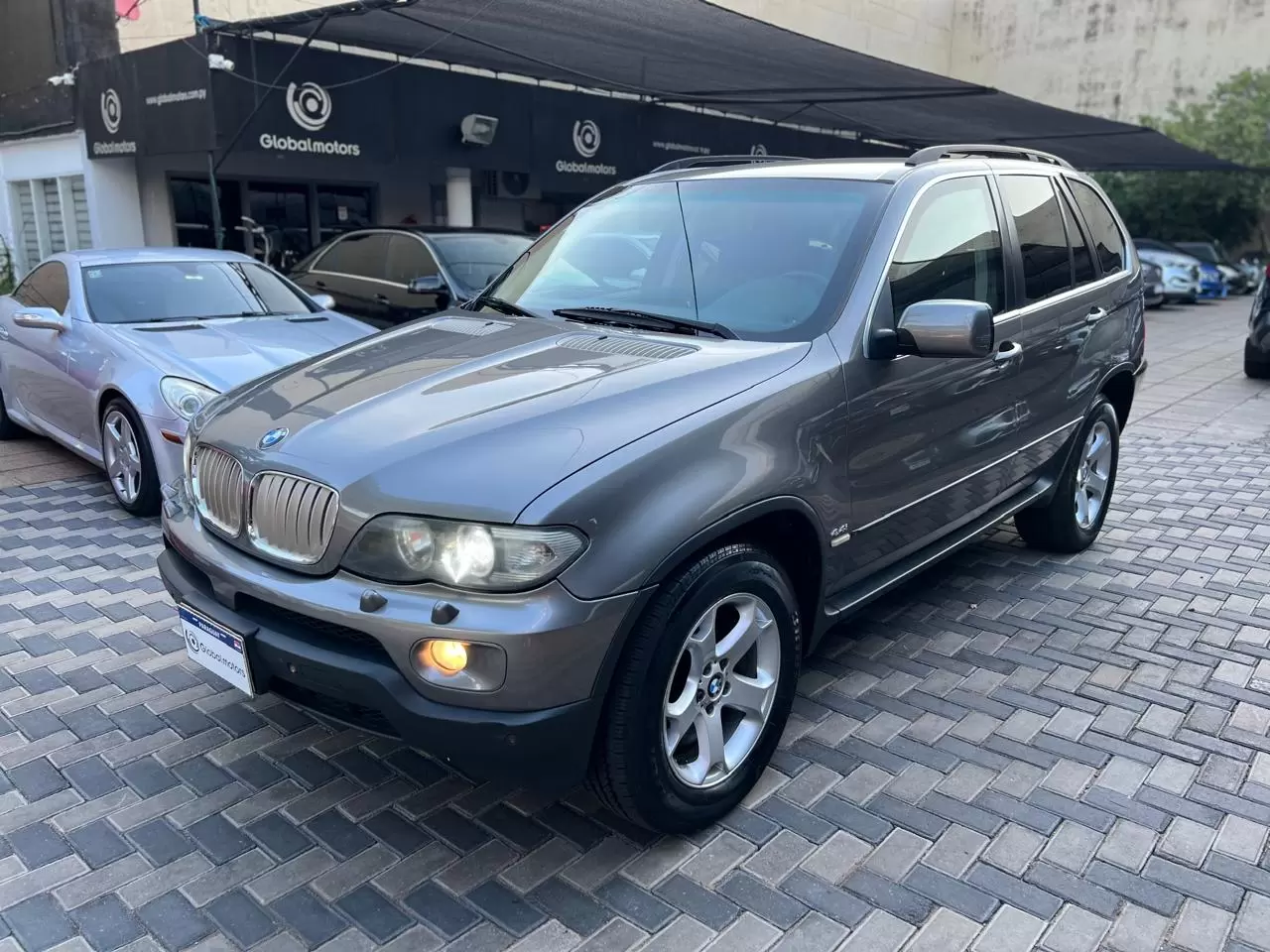 BMW X5 Blindada de Fábrica B4 2006 en Globalmotors: Lujo y seguridad.