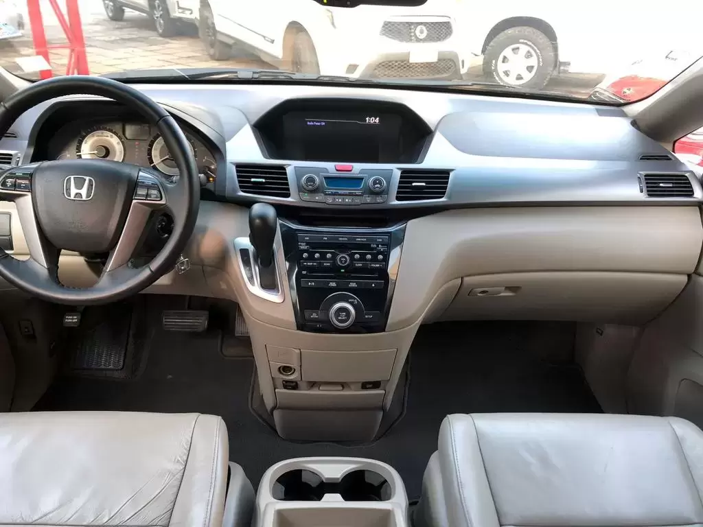 Honda Odyssey 2012 en Globalmotors: Espacioso, elegante y seguro para familias.