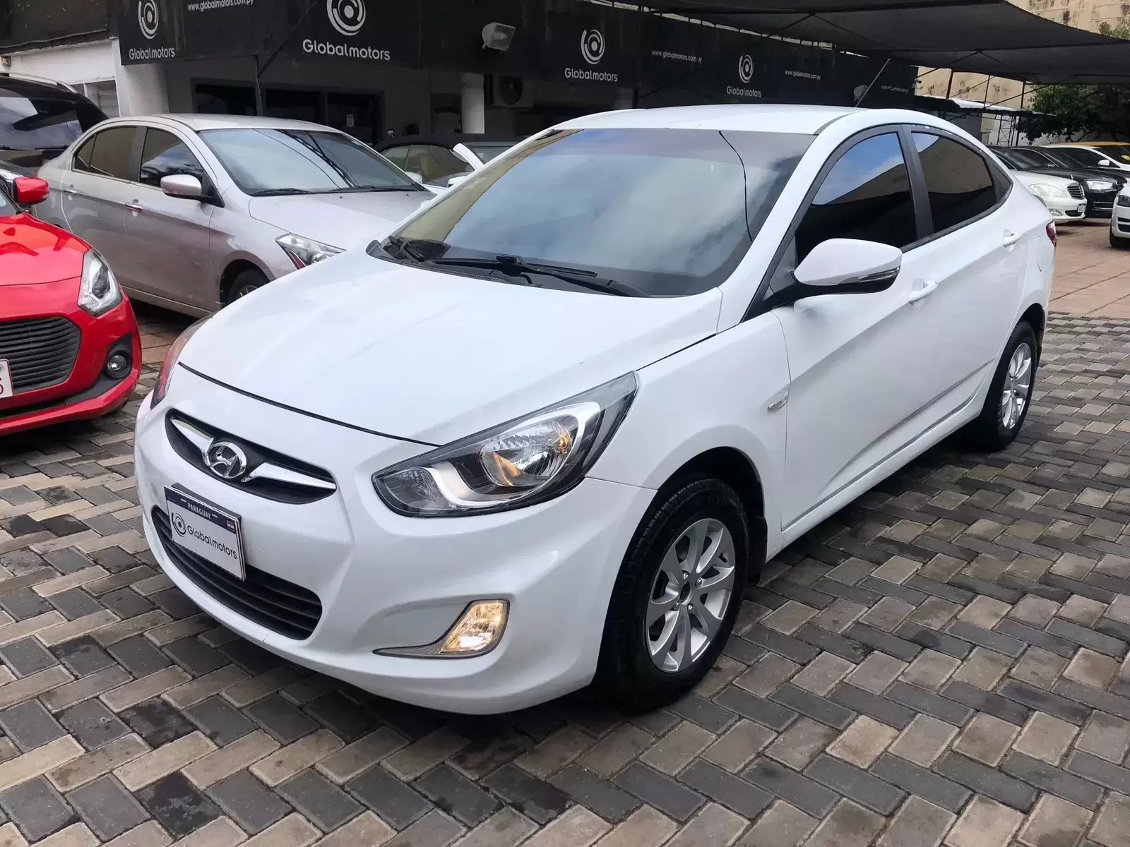 Hyundai Accent 2014 en Globalmotors: Compacto, eficiente y seguro.