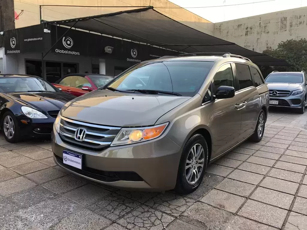 Honda Odyssey 2012 en Globalmotors: Espacioso, elegante y seguro para familias.