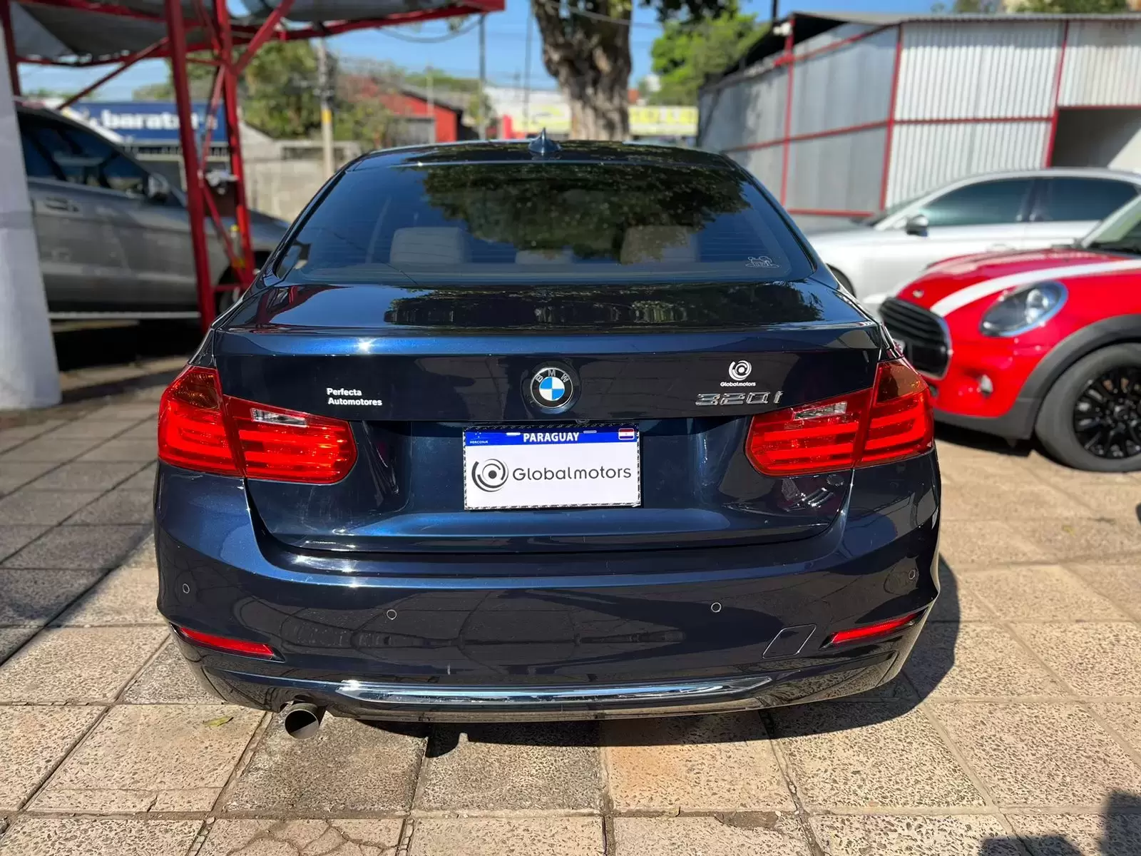 BMW 320i Luxury 2015 en Globalmotors: Lujo, rendimiento y elegancia.