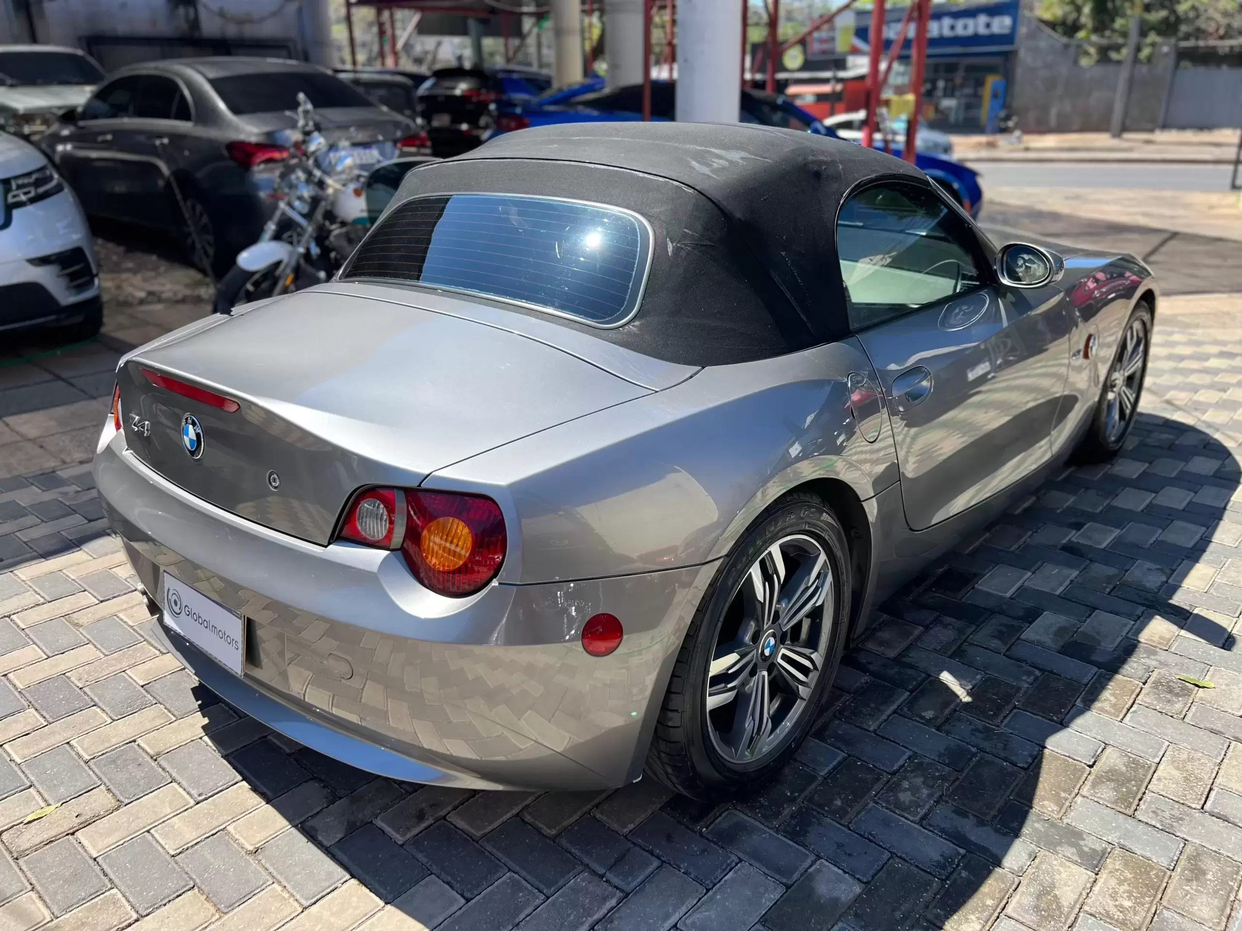 : BMW Z4 Roadster 25i 2004 en Globalmotors, Asunción, Paraguay.