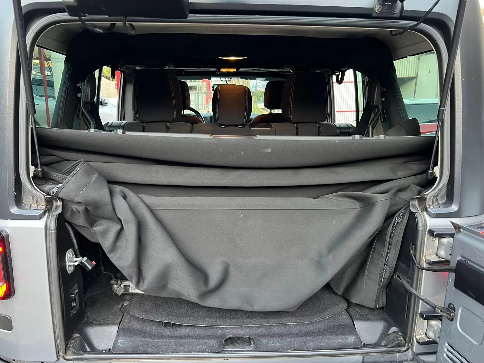 Jeep Rubicon 4×4 2016 - Todo terreno de alto rendimiento