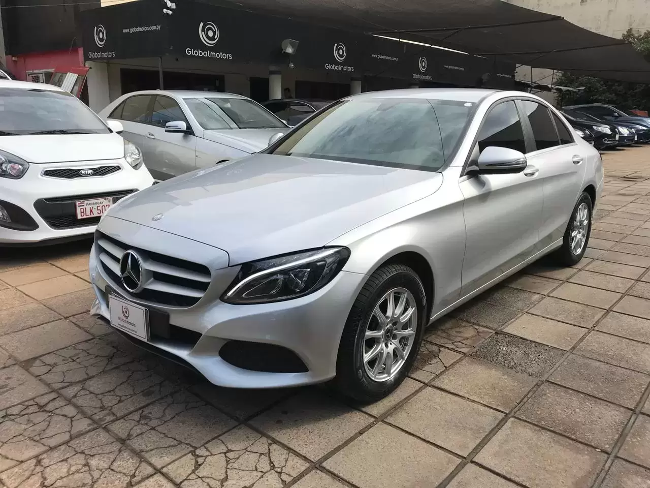 Mercedes Benz C200 2017 en Globalmotors: Elegancia y desempeño en uno.