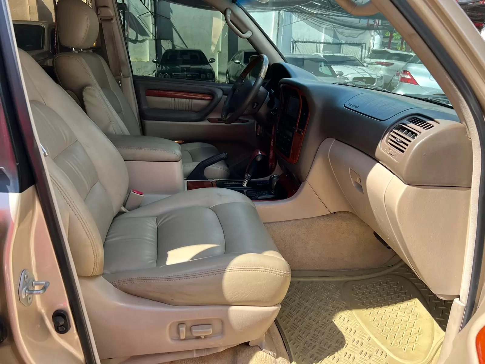 Lexus LX470 Land Cruiser 2000 en Globalmotors: Lujo y potencia.