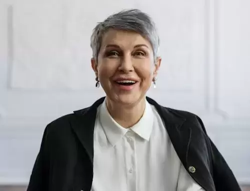 El impacto del estrés y la genética en el color de tu cabello