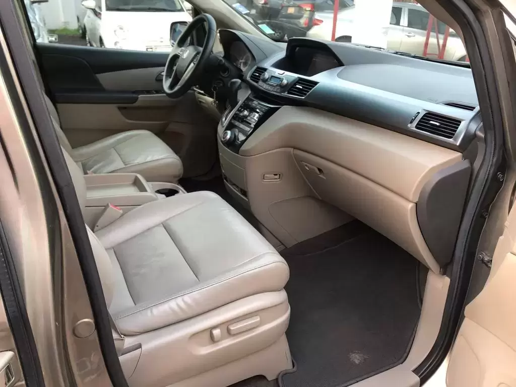 Honda Odyssey 2012 en Globalmotors: Espacioso, elegante y seguro para familias.