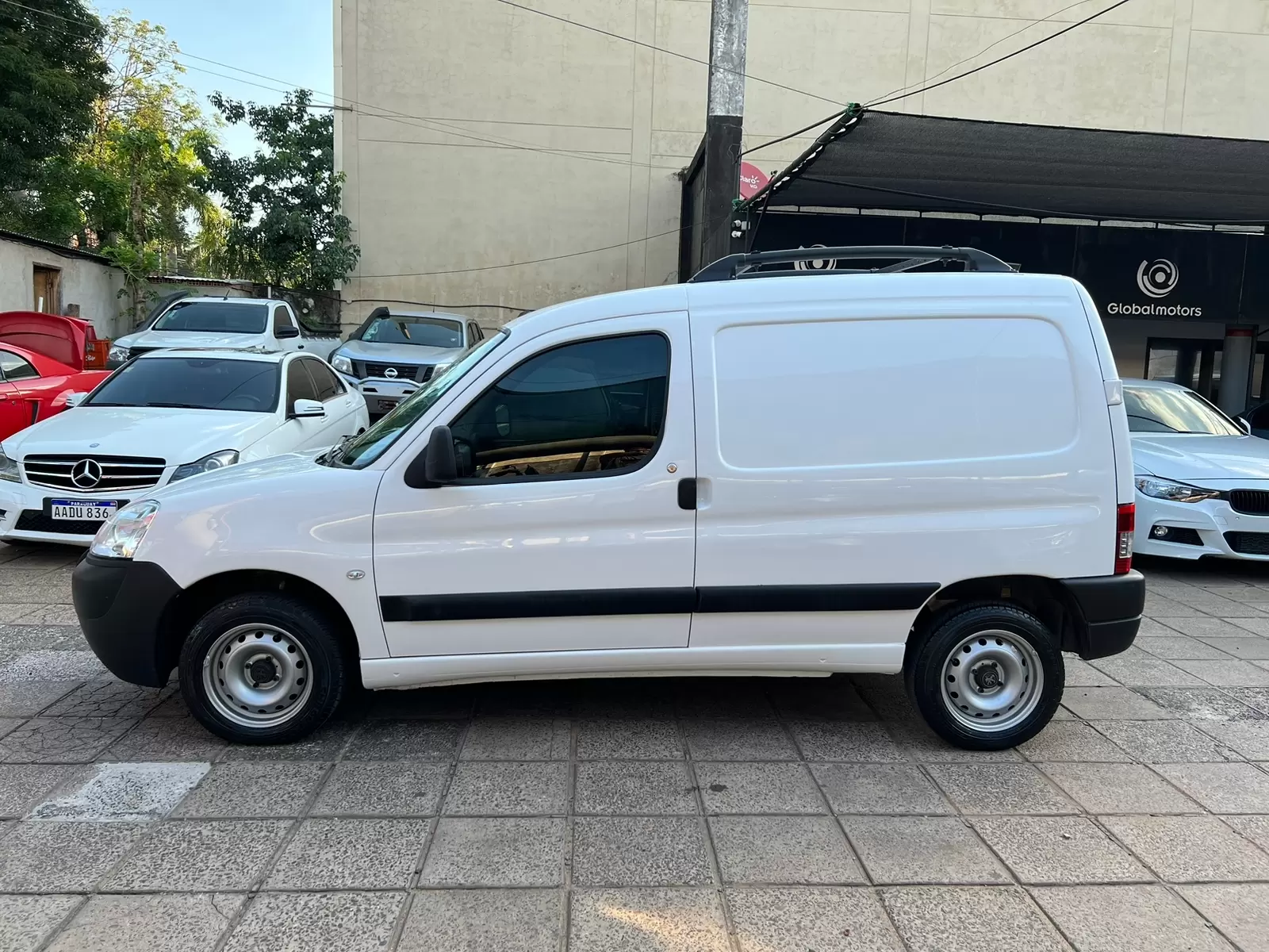 Peugeot Partner 2018 HDI Furgon - Amplio y eficiente.