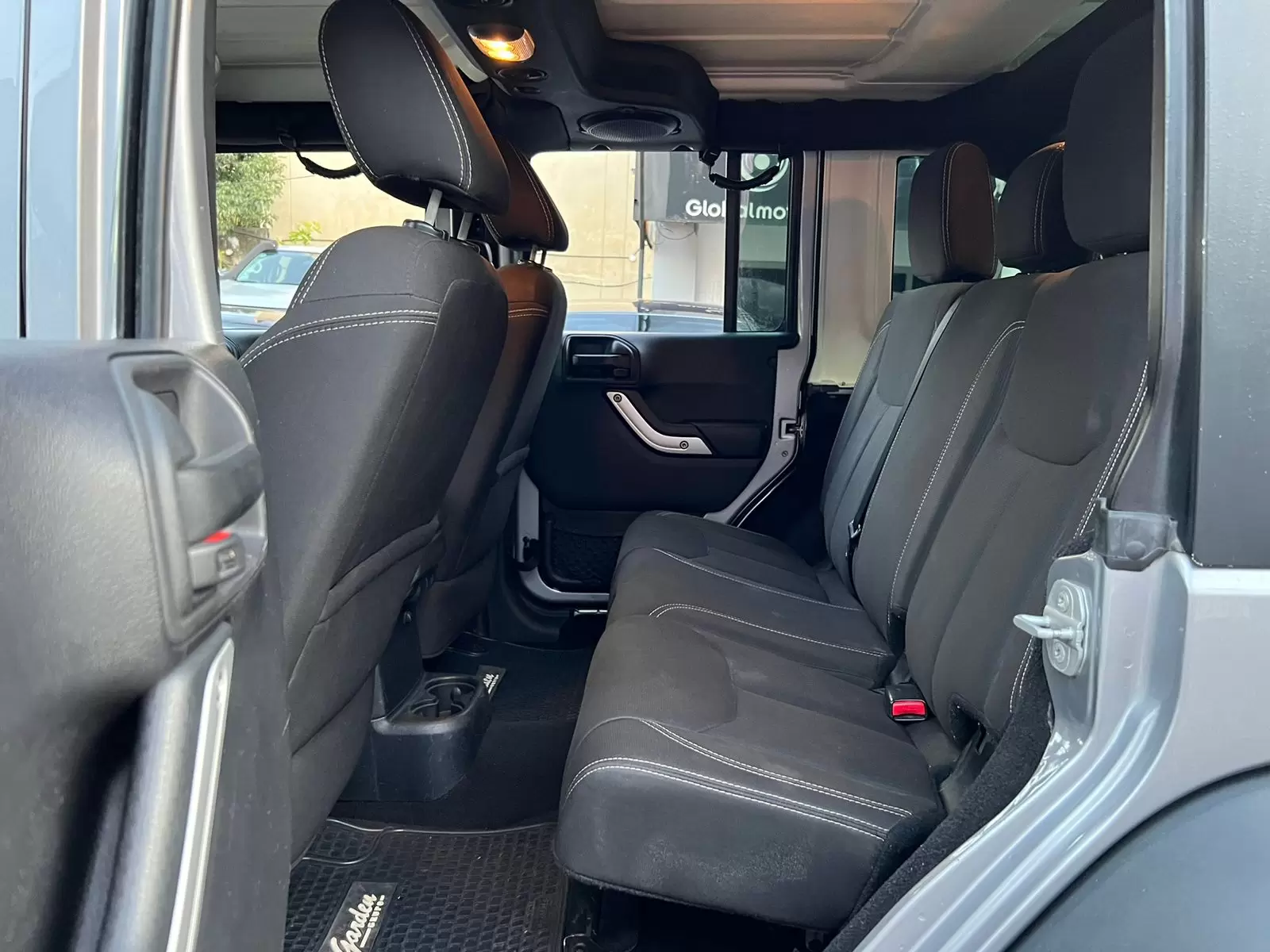 Jeep Rubicon 4×4 2016 - Todo terreno de alto rendimiento