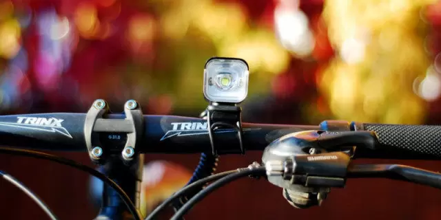 Linterna para bicicleta Nextorch B20: iluminación uniforme y antideslumbrante.