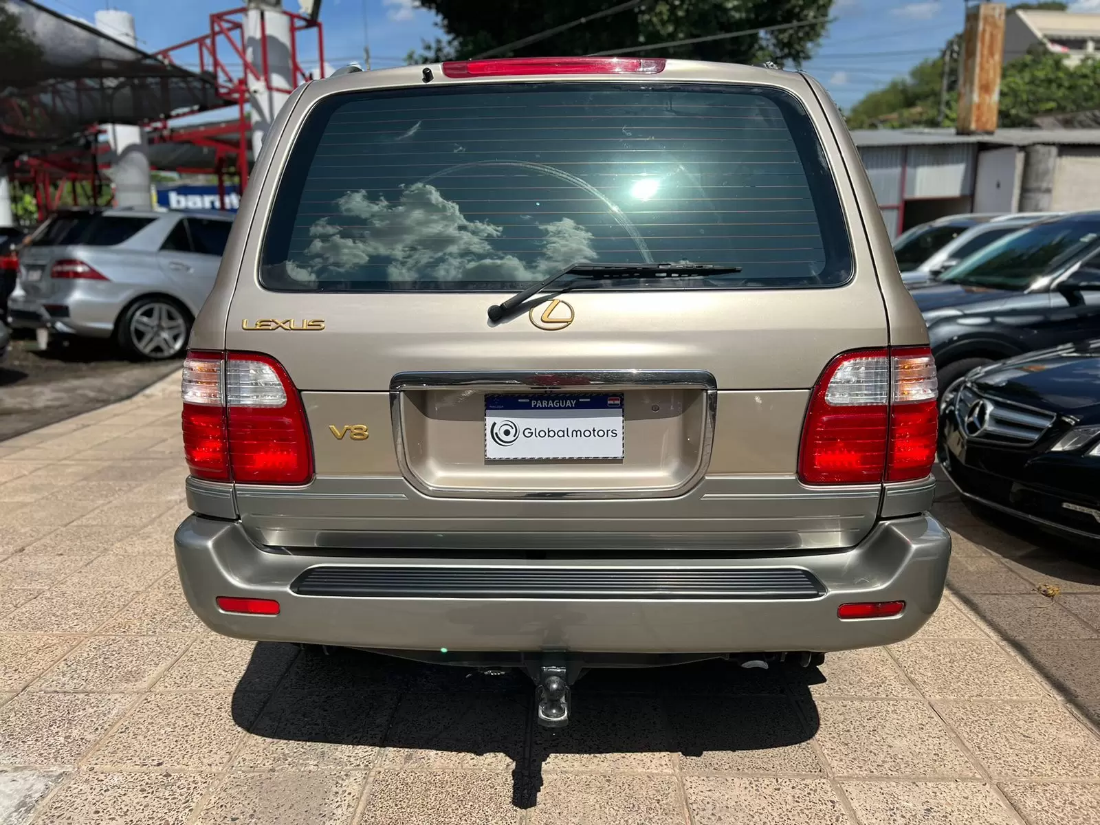 Lexus LX470 Land Cruiser 2000 en Globalmotors: Lujo y potencia.