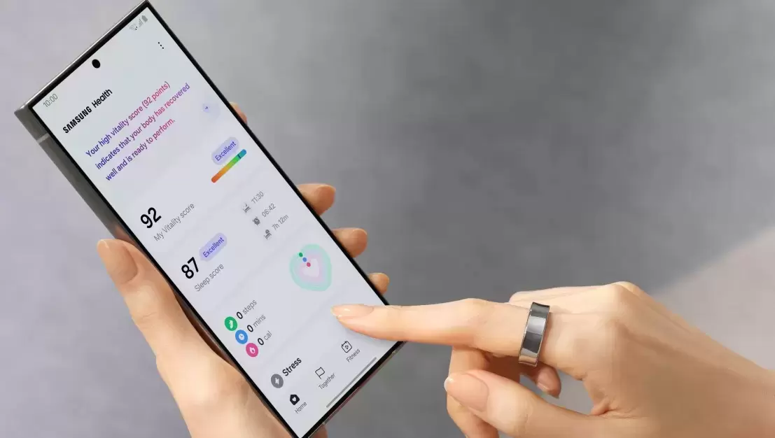 Samsung entra por fin en el juego de los anillos inteligentes: El Galaxy Ring ya está aquí
