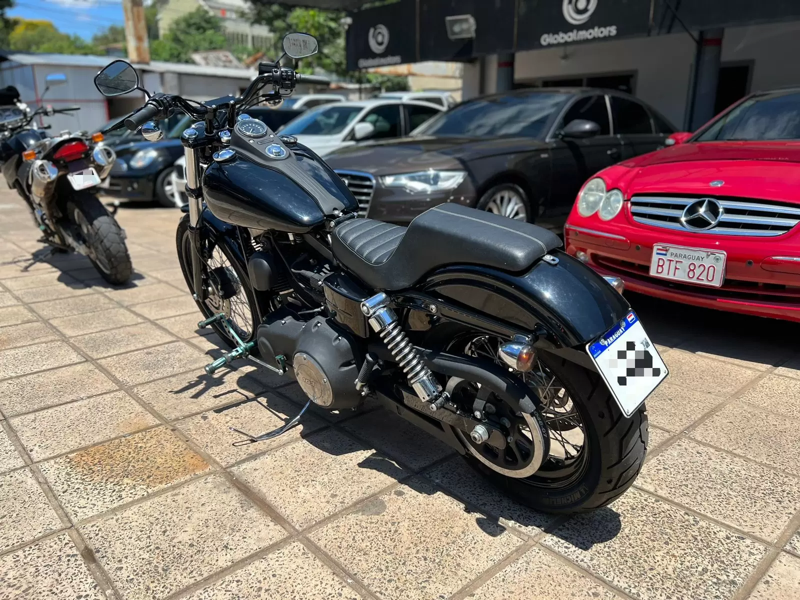 Harley Davidson Dyna Street Bob 2015 en Globalmotors: Potencia y estilo.