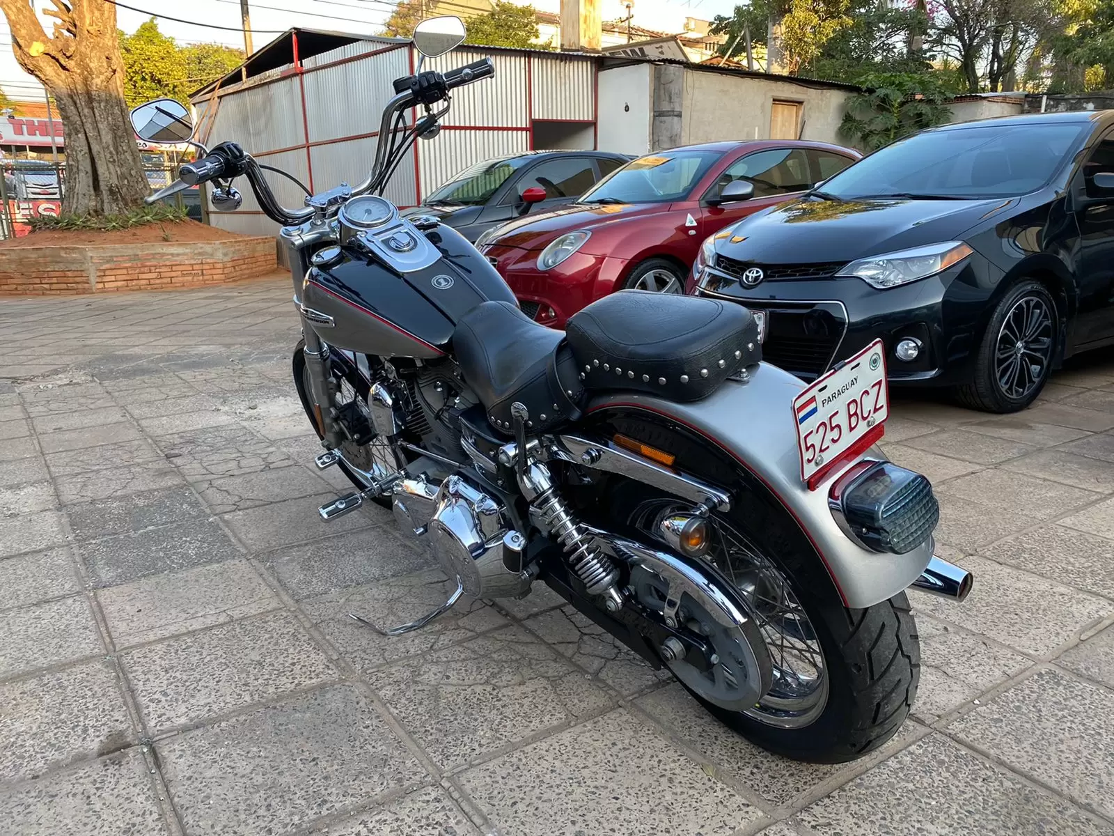 Harley Davidson Dyna Super Glide 2009 en Globalmotors, Asunción, Paraguay.