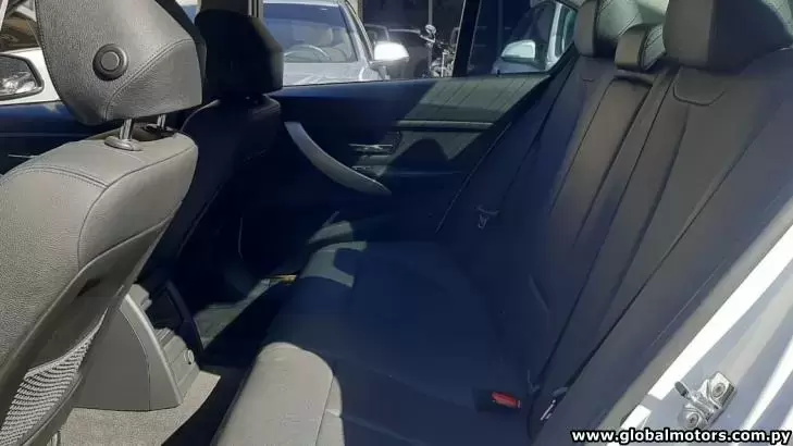 BMW 320i 2013 en Globalmotors: Potente y eficiente sedán alemán.