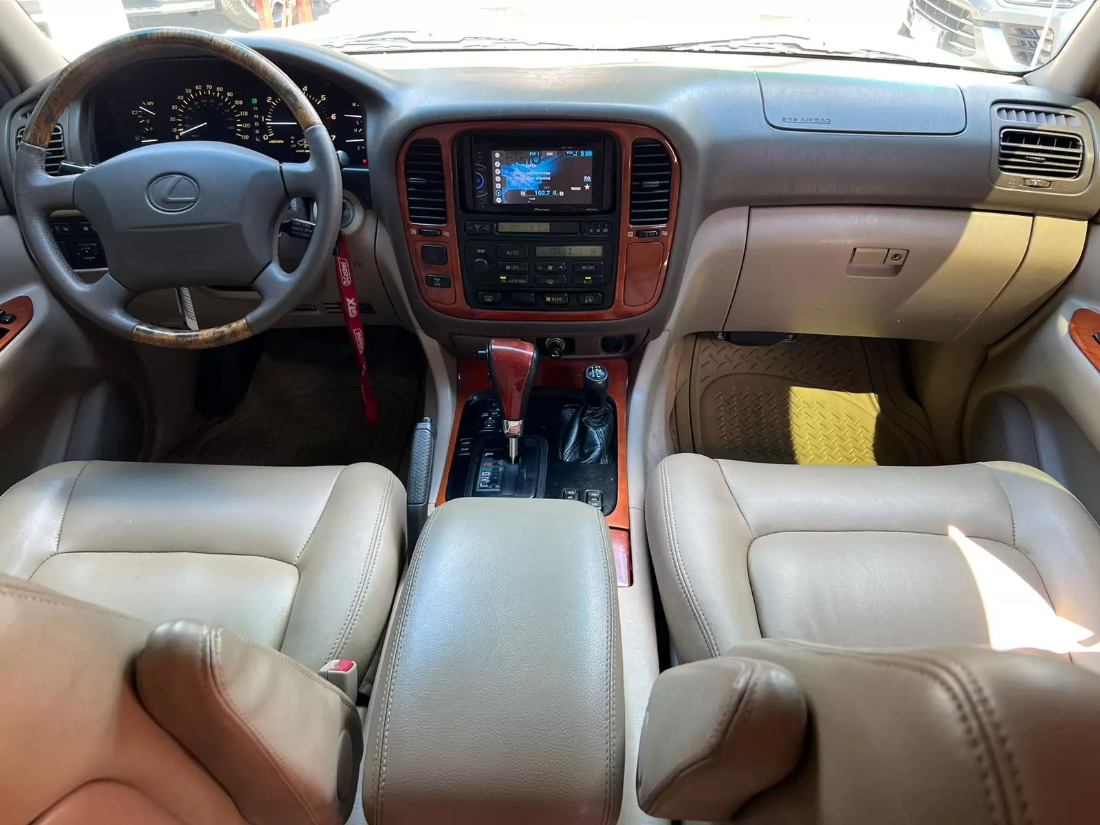 Lexus LX470 Land Cruiser 2000 en Globalmotors: Lujo y potencia.