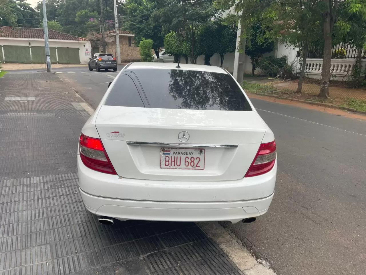 Mercedes Benz C300 2009 blindado, mecánico, cuero negro, impecable