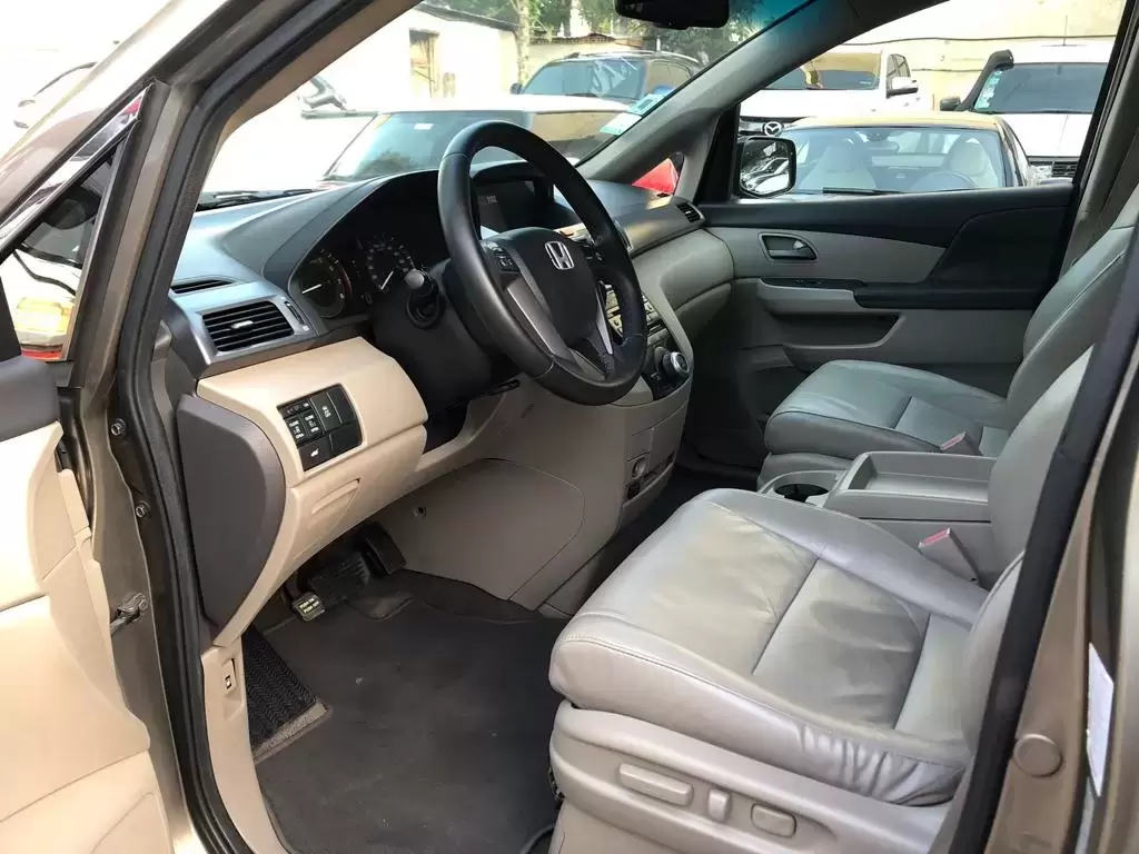 Honda Odyssey 2012 en Globalmotors: Espacioso, elegante y seguro para familias.