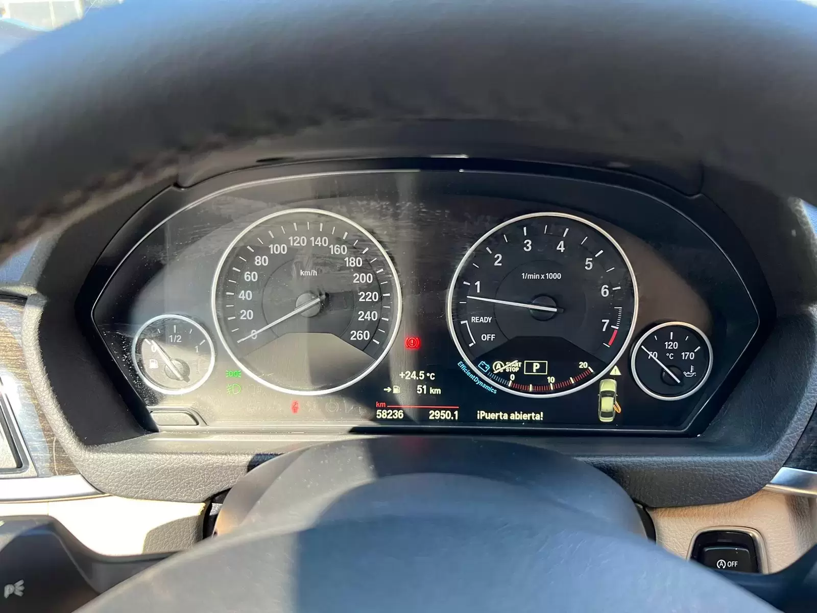 BMW 320i Luxury 2015 en Globalmotors: Lujo, rendimiento y elegancia.