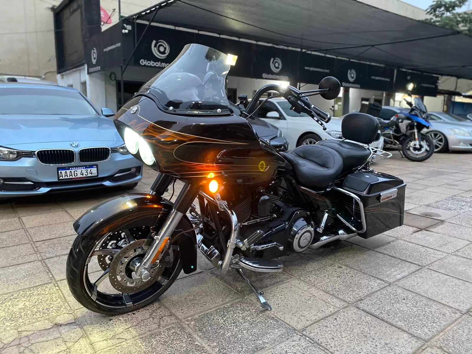 Harley Davidson CVO Road Glide 2012 en Globalmotors, Asunción, Paraguay