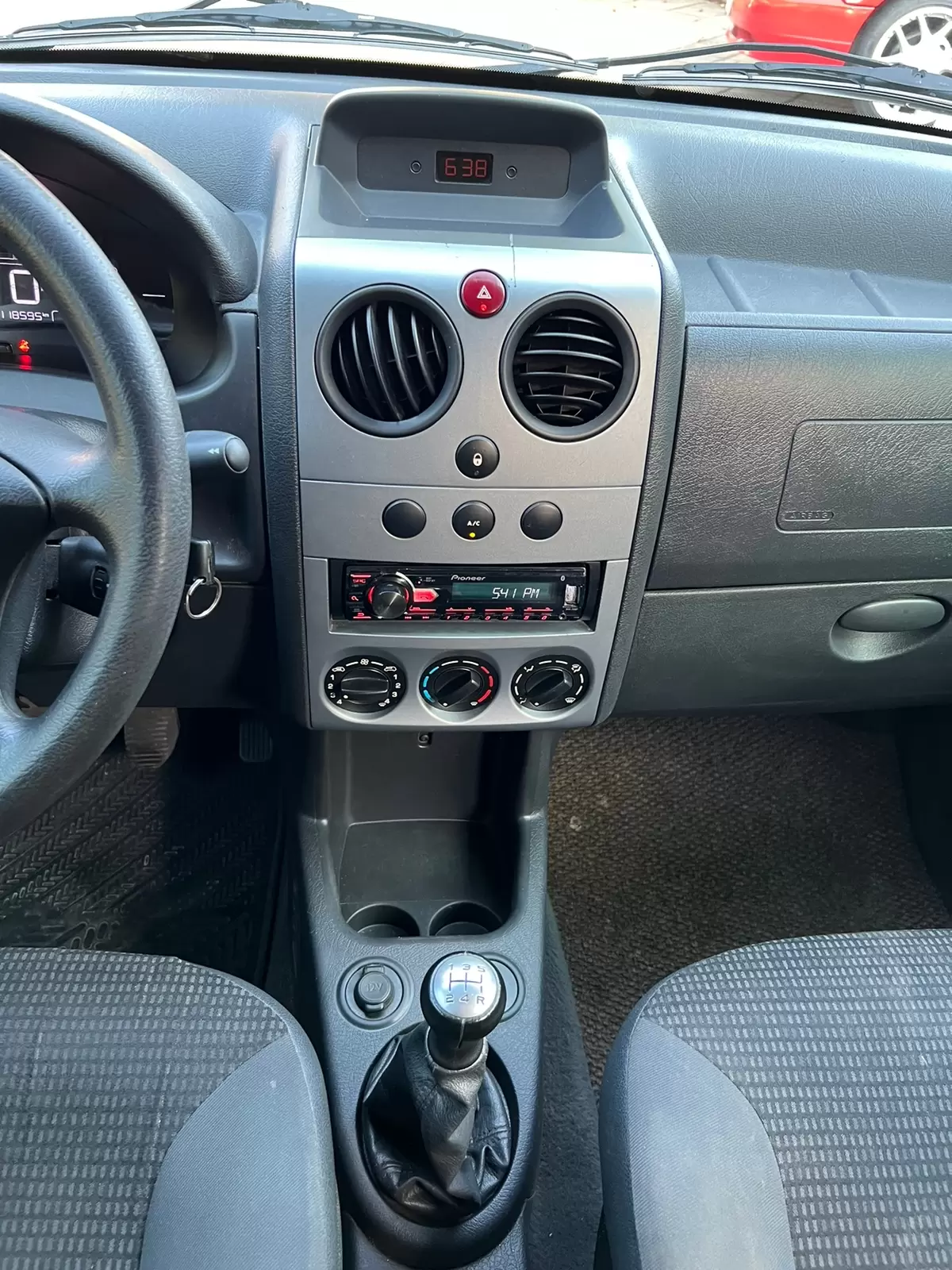 Peugeot Partner 2018 HDI Furgon - Amplio y eficiente.