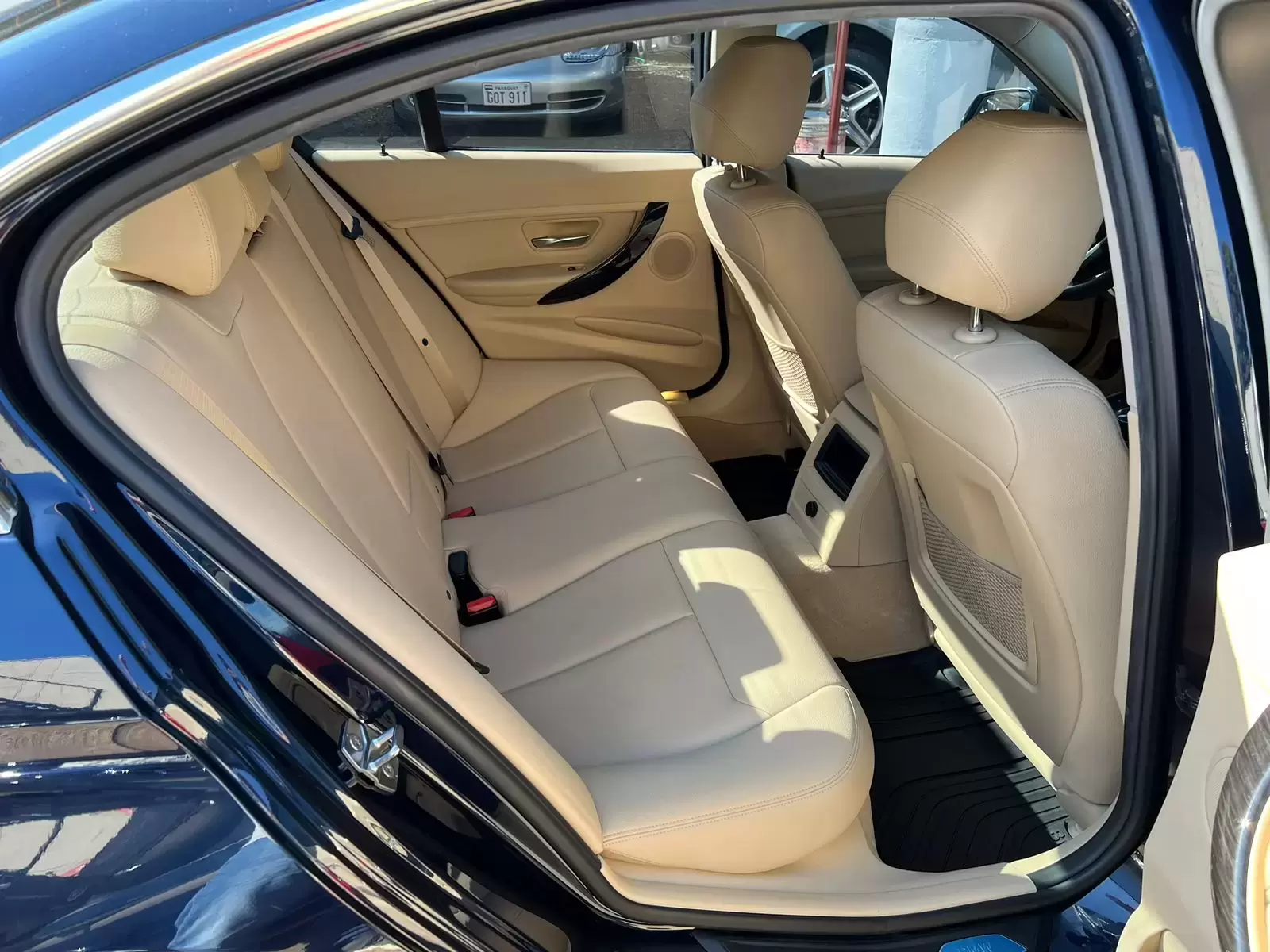 BMW 320i Luxury 2015 en Globalmotors: Lujo, rendimiento y elegancia.