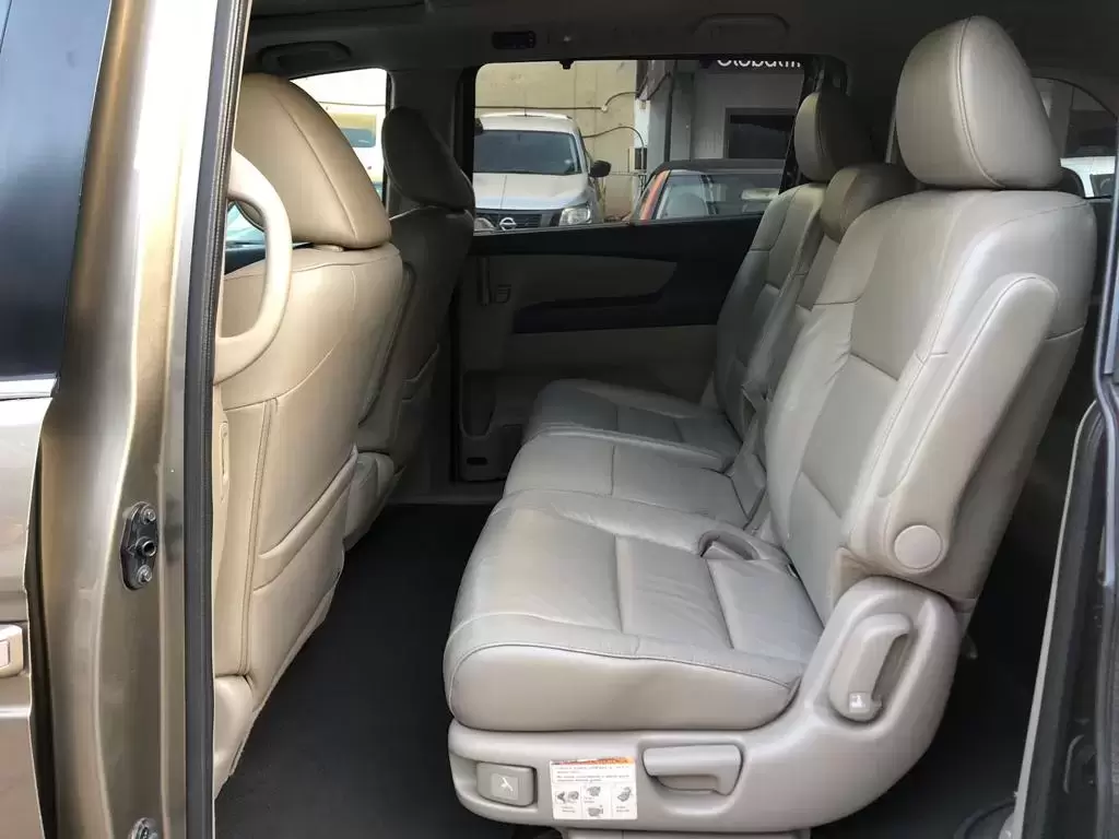 Honda Odyssey 2012 en Globalmotors: Espacioso, elegante y seguro para familias.